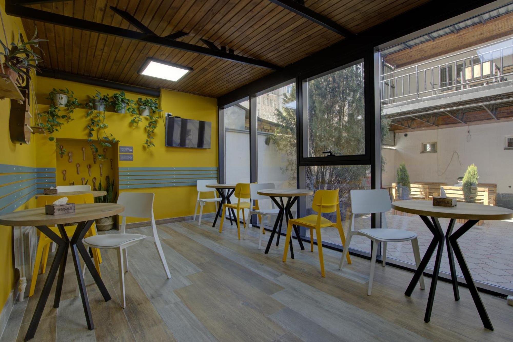 People Hostel & Coworking Бишкек Экстерьер фото