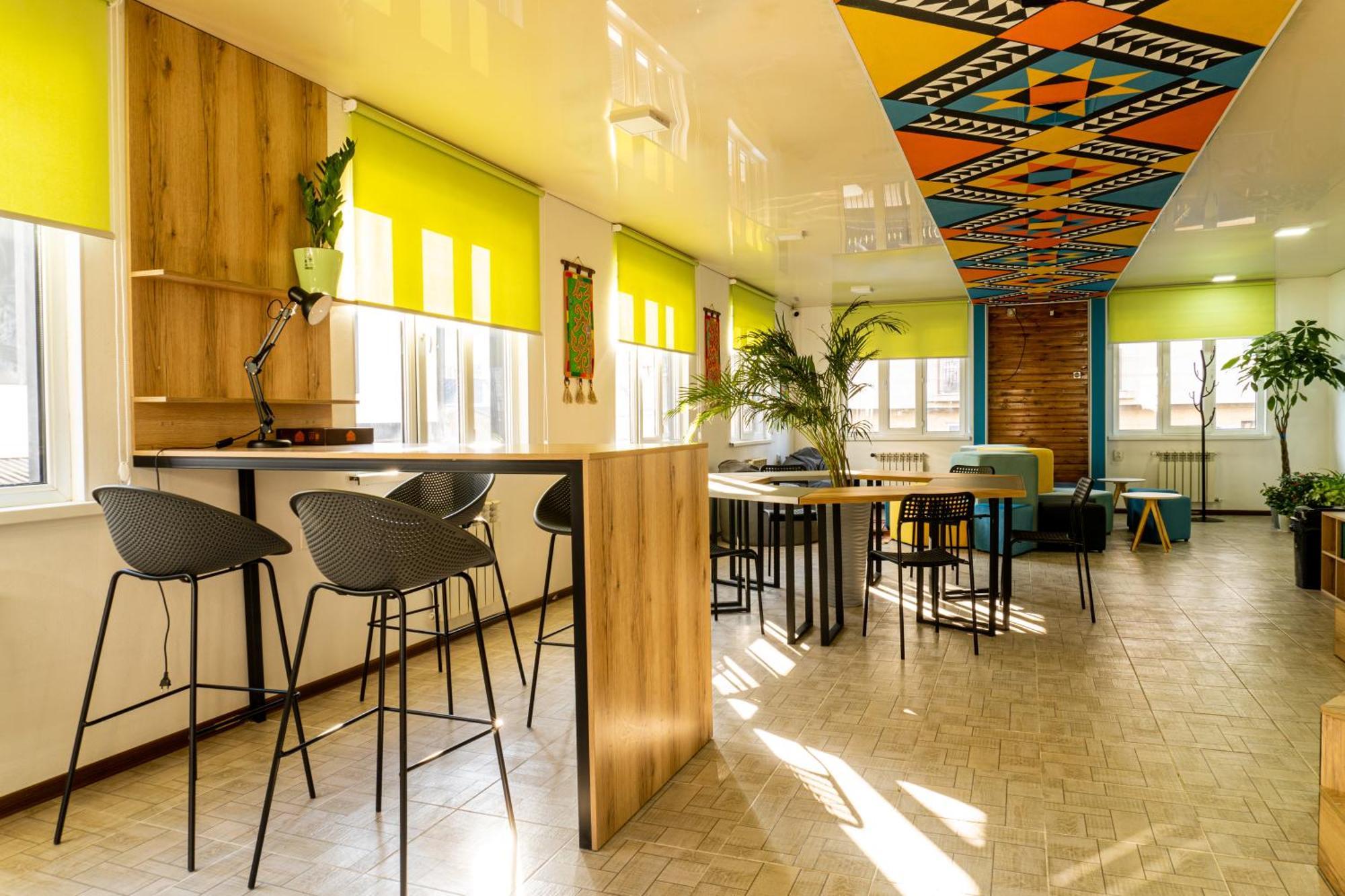 People Hostel & Coworking Бишкек Экстерьер фото
