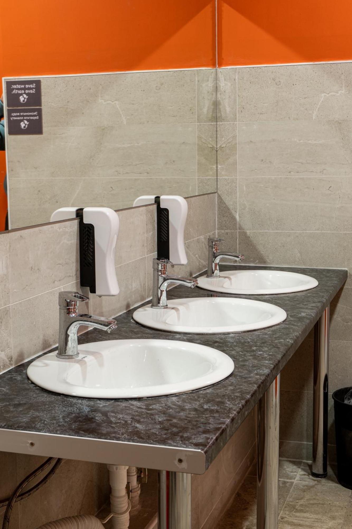 People Hostel & Coworking Бишкек Экстерьер фото