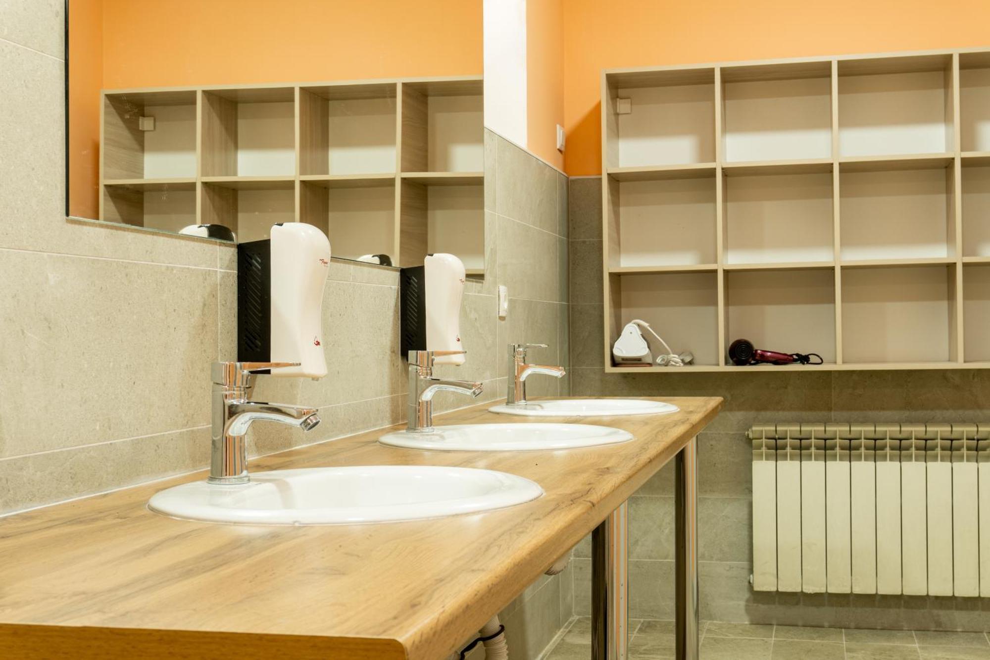 People Hostel & Coworking Бишкек Экстерьер фото